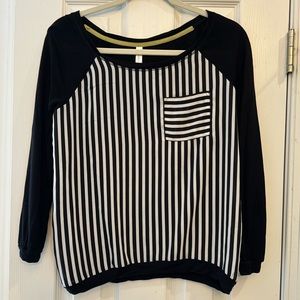 Striped 3/4 sleeve shirt